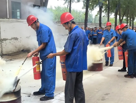 筑牢安全防線，河北宏遠(yuǎn)液壓機(jī)械有限公司開展防火應(yīng)急預(yù)案演練